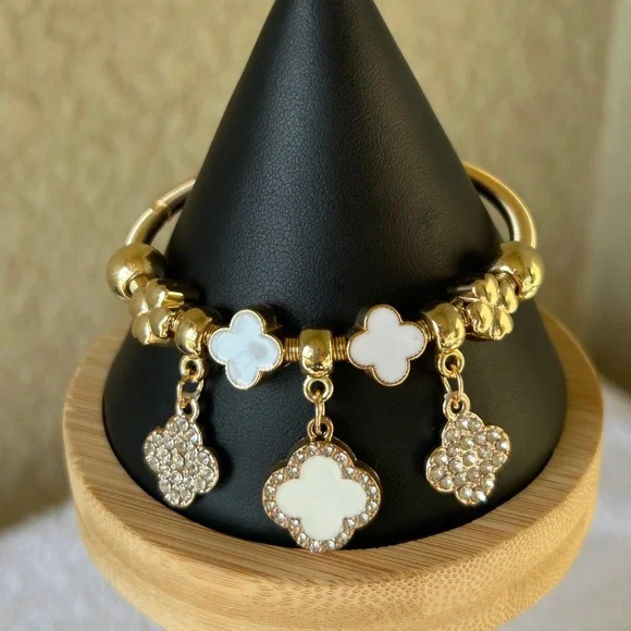 Stylish Gold and White Clover Stretch Bracelet - Picture 2 of 6